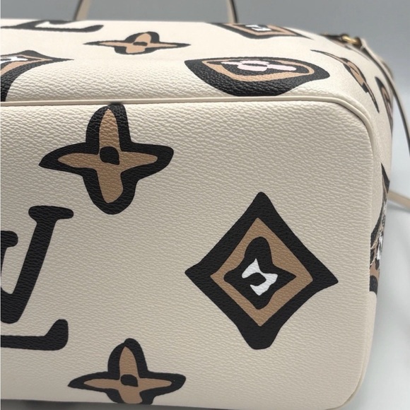Louis Vuitton Wild at Heart Cream Neverfull Leather Tote MM Made in Paris France - Picture 9 of 16